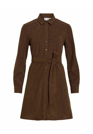 Robe marron à boutons avec un col, des manches longues, une ceinture nouée à la taille et un tissu doux et texturé.