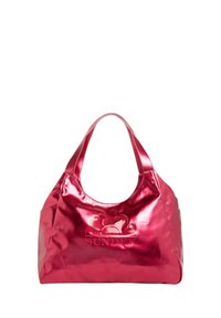 Borsa a mano metallizzata rosa con forma arrotondata. Presenta un logo impresso sul davanti. Texture liscia e spallacci larghi per il trasporto.