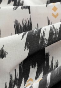 Next Short - black white