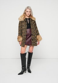 Never Fully Dressed LEOPARD COAT  - Χειμωνιάτικο παλτό - brown