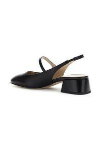Chaussure slingback en cuir noir avec un bout rond, une bride slender et un talon carré. Texture lisse et design minimaliste.