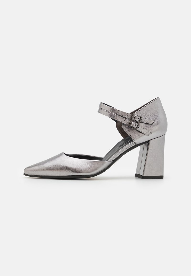 Chaussure Mary Jane pour femme en cuir métallisé argenté, avec bout pointu, double bride à la cheville et talon haut bloc.