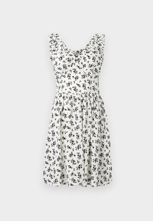 Vestido branco floral com pequenas flores pretas, design sem mangas, corpete pregueado e saia rodada. Tecido suave com uma textura fluida.