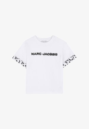 Witte katoenen T-shirt met korte mouwen, voorzien van zwarte "MARC JACOBS" tekst en accenten met bloemmotief aan de mouwranden.
