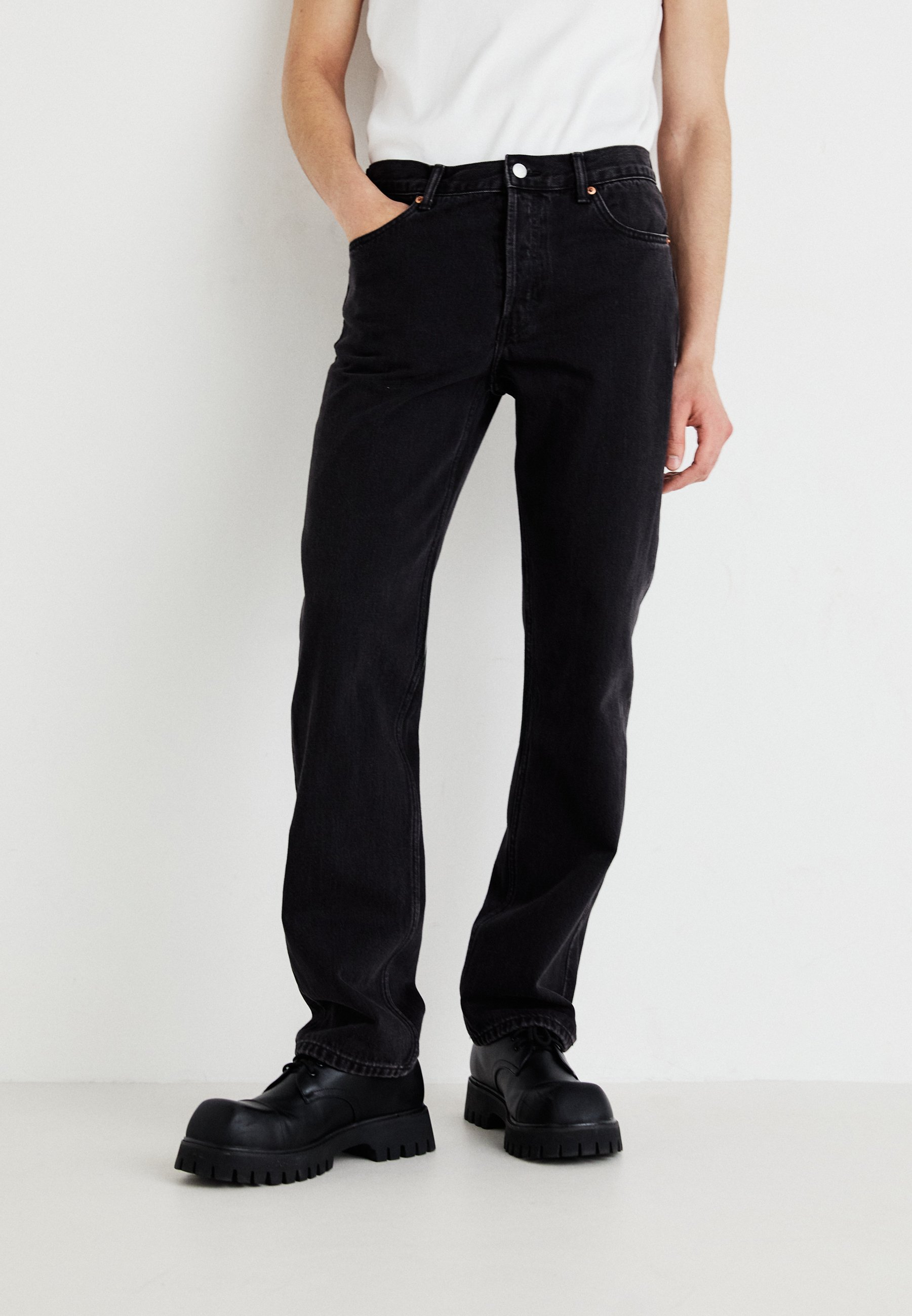 Weekday KLEAN REGULAR STRAIGHT - Straight leg jeans - black - Zalando
