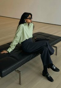 NA-KD MIT MANSCHETTEN DETAIL - Overhemdblouse - green