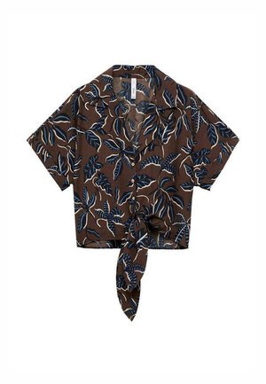 Camicia marrone a maniche corte con motivi a foglia blu e bianchi. Presenta una chiusura con bottoni e un dettaglio a nodo all'orlo per un effetto accorciato.