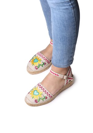 Embroidered espadrilles featuring a beige canvas upper with floral and heart designs, pink zigzag accents, and a jute rope sole.