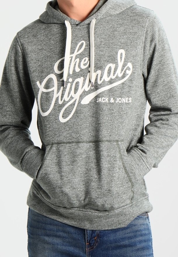 Felpa grigia in cotone con logo bianco stampato "The Originals", con coulisse e tasca frontale, abbinata a jeans blu. Texture morbida, vestibilità regolare.