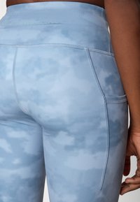 Champion HIGH RISE CAPRI LEGGINGS - Κολάν - light blue