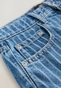 REGULAR FIT - Kratke hlače iz džinsa - blue stripe