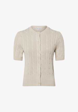 Beige cardigan met korte mouwen, voorzien van een gestructureerd kabelgebreid ontwerp, een ronde halslijn en vijf lichtgekleurde knopen aan de voorkant.