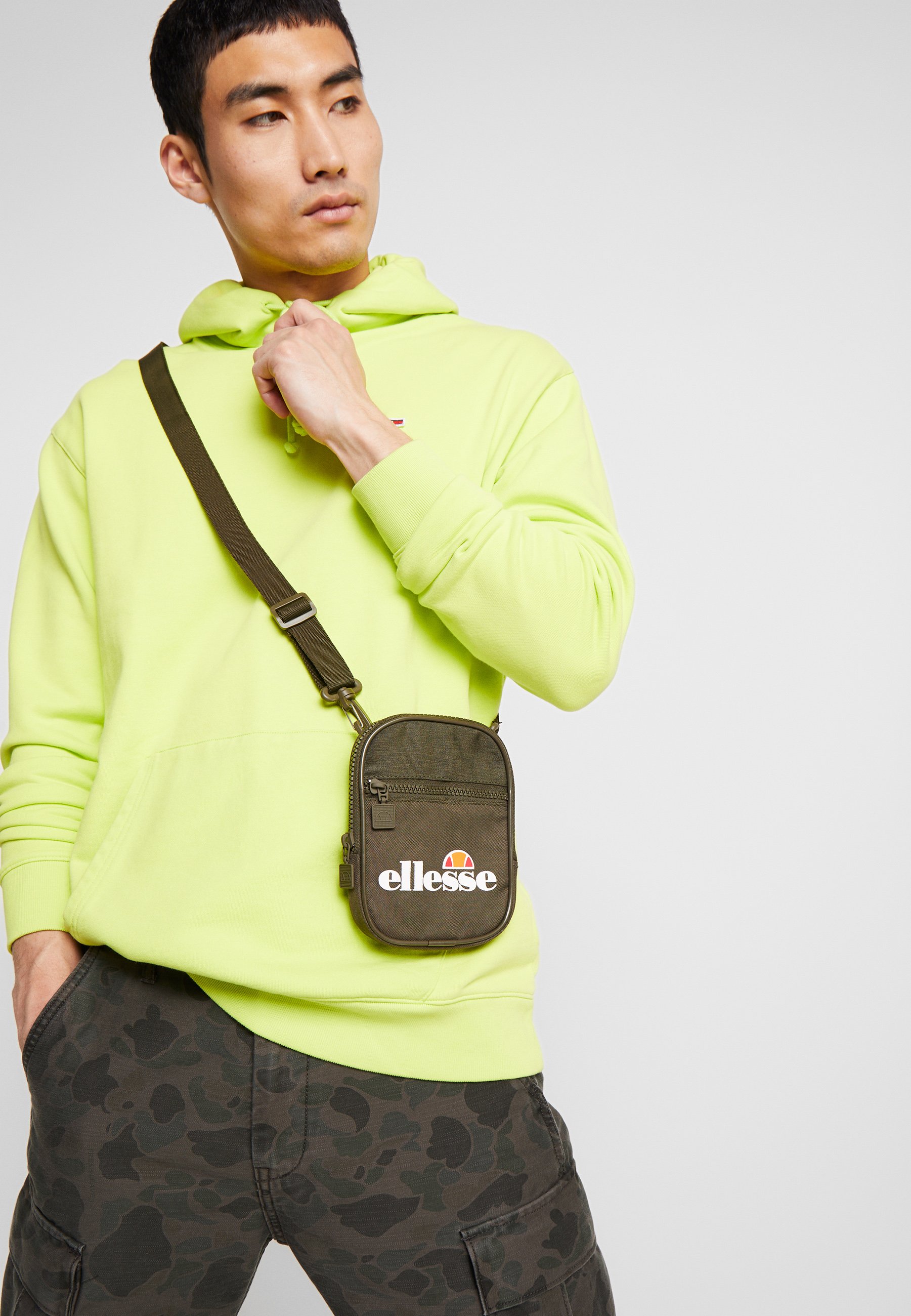 Ellesse TEMPLETON - Bandolera - khaki/caqui - Zalando.es