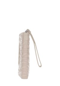 Portafoglio in pelle beige con logo impresso, design rettangolare slim, chiusura a zip e tracolla staccabile. Superficie texturizzata con un motivo sottile.