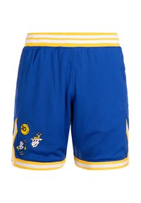 Blaue Mesh-Basketballshorts mit einem elastischen Bund in Gelb mit Streifen. Sie verfügen über verschiedene bunte Grafiken und Akzente entlang der Seiten.