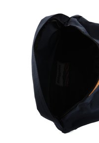 Borsa con zip di colore blu navy, dotata di una superficie liscia, fodera nera e logo ricamato visibile all'interno. Design compatto adatto a vari utilizzi.