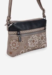 Bosanova HELENA  - Bandolera - taupe