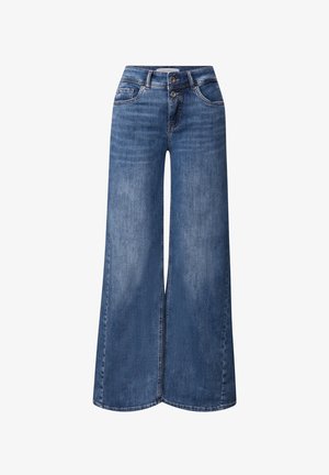 Jeans à pattes larges en denim bleu moyen. Caractéristiques : taille haute, fermeture à double bouton, poches avant et finition lisse légèrement texturée.