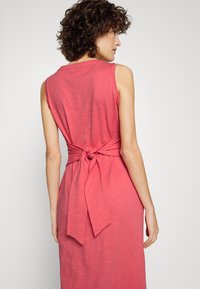 Lauren Ralph Lauren SLUB JERSEY SLEEVELESS DRESS - Vestido de malha - red sky