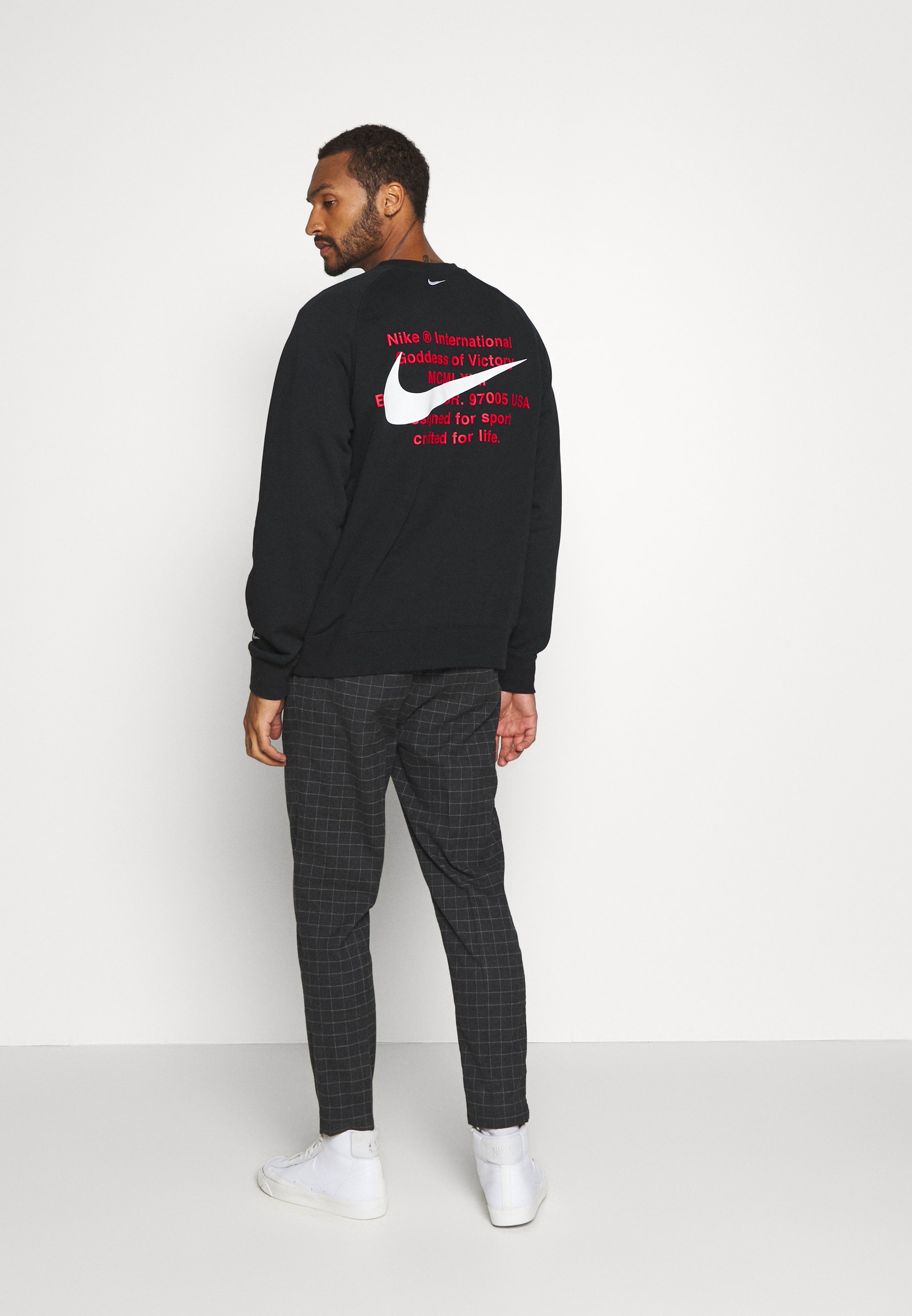 Nike Sportswear Sweatshirt blackwhite Zalando.at Nike Sportswear Sweatshirt blackwhite Zalando.at