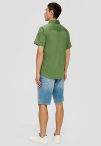 s.Oliver MIT CHAMBRAY DETAILS - Overhemd - bambusgrün
