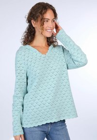 Helles blaues Strickpullover mit gewelltem Saum, Kapuze und einem strukturierten, offenen Muster. Lange Ärmel mit eng anliegenden Bündchen.