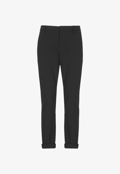 Pantaloni neri slim-fit con orli a risvolto e passanti per cintura, mostrati distesi su uno sfondo bianco.