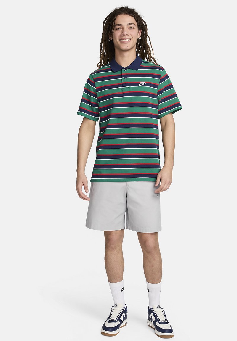 Nike Sportswear Shorts grijs Nike Sportswear Shorts grijs