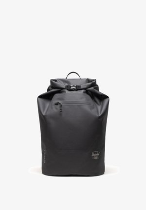 Sac à dos noir, imperméable, avec une fermeture à enroulement et une boucle réglable. Il dispose d'une poche zippée à l'avant et d'une poignée de transport.