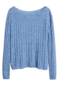 Jasnoniebieski sweter z dzianiny o prążkowanej fakturze, szerokim dekolcie w łódkę i długich rękawach. Wykonany z miękkiego materiału, charakteryzuje się luźnym fasonem.