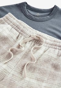Thumbnail Image 4