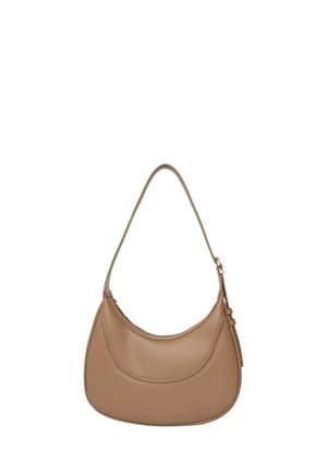 Petit sac à bandoulière en cuir beige avec fermeture éclair incurvée sur le dessus et sangle ajustable sur fond blanc.