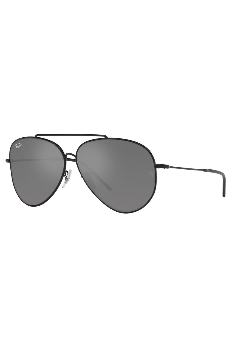 Occhiali da sole aviator neri con lenti grigie, montatura in metallo sottile e doppio ponte. Presentano cuscinetti per il naso e stanghette slanciate.