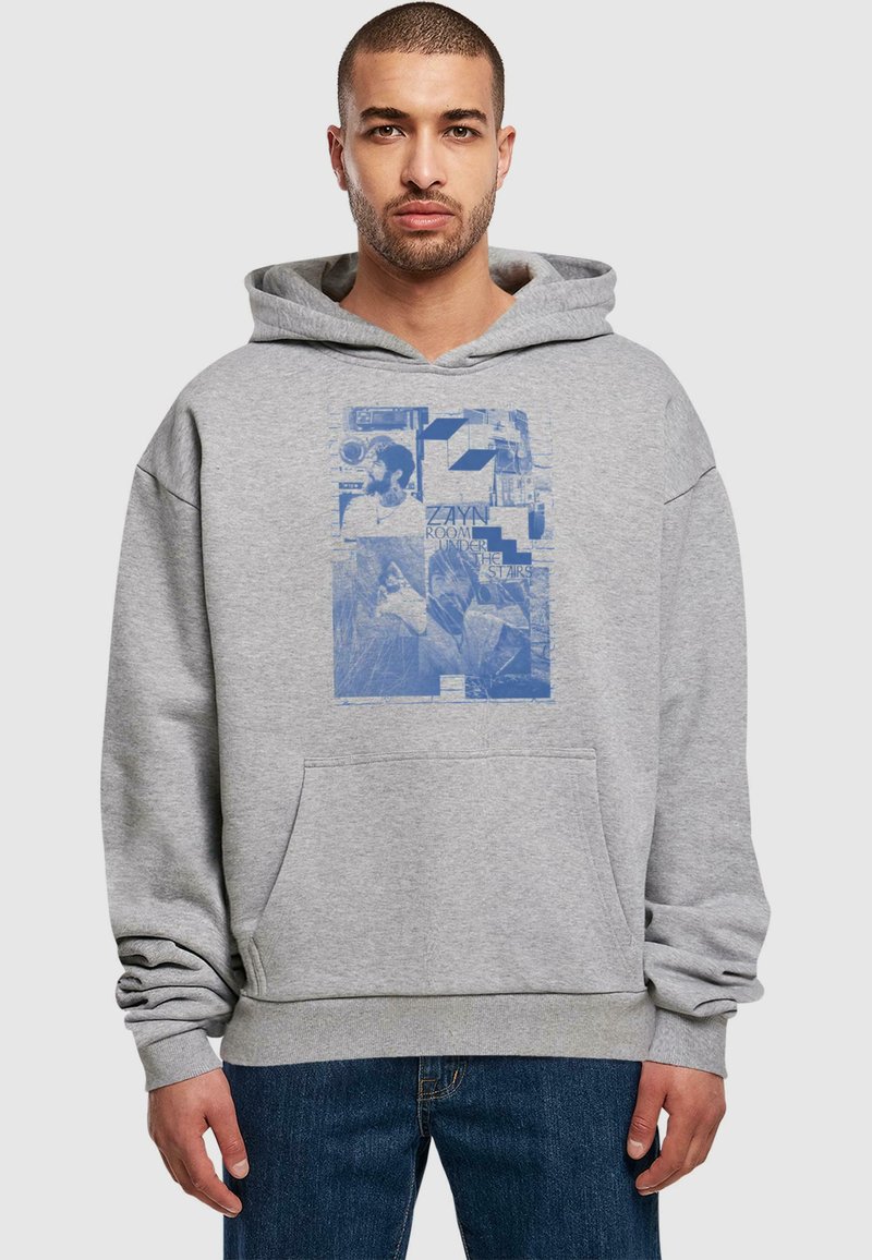 Grijze katoenen hoodie met een voorzak in kangoeroestijl. Bevat een blauwe grafische print, inclusief tekst en afbeeldingen, op het borstgebied.