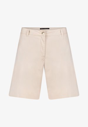 Beige knælange skræddersyede shorts med bæltestropper, knaplukning og diskrete syninger foran.