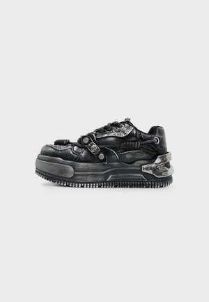 Koi Footwear, DENATURED METAMORPHOSIS , czarny