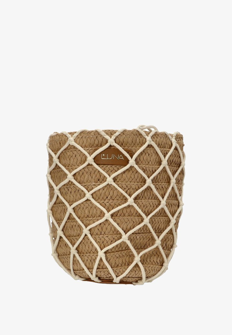 Cesta de fibra natural tejida con un diseño de cuerda blanca enredada. Presenta una etiqueta marrón marcada como "LUNA" y una base redonda.