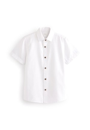 Chemise blanche à manches courtes avec boutons marron et col classique, présentée sur fond blanc.