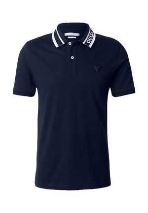 Polo a maniche corte blu navy con colletto a righe bianche, due bottoni, nome del marchio "Guess" sul colletto ed emblema sul petto.