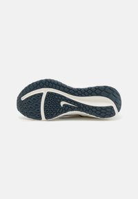Nike Performance DOWNSHIFTER 13 - Katujuoksukengät - guava ice, armory,navy sail