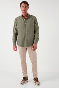 REGULAR FIT - Košile - khaki