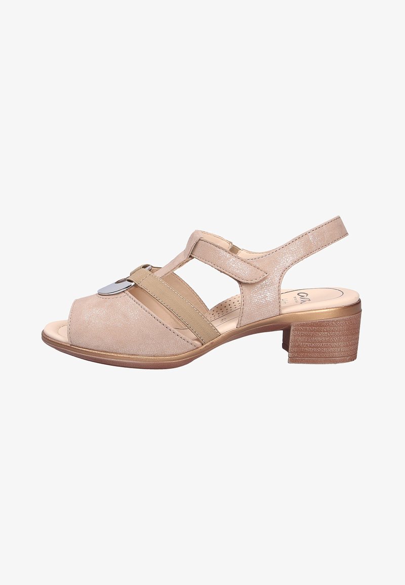 Beige Sandale mit strukturiertem Finish, offener Zehenpartie und Slingback-Riemen. Verfügt über elastische Bänder über der Vorderseite und einen moderaten Blockabsatz.