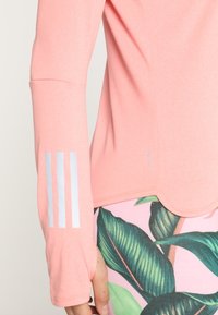 adidas Performance T-shirt till träning - coral