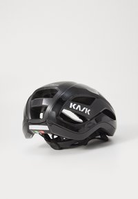 Casco da ciclismo KASK nero con design aerodinamico, guscio ventilato, sistema di ritenzione regolabile e logo prominente. Finitura liscia e lucida.