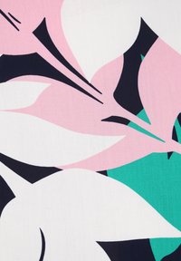 Tekstil med abstrakt blomstermotiv i pink, grøn, sort og hvid. Glat stof med dristige mønstre og former.
