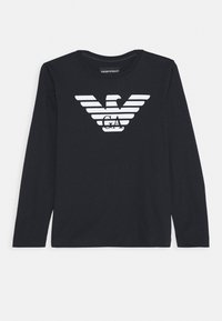 Zwart katoenen t-shirt met lange mouwen, voorzien van een witte horizontale gestreepte adelaar logo met "GA" in het midden. Ontwerp met ronde hals.