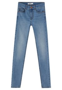 Jeans skinny de mezclilla de color azul claro con una cintura de altura media, cuatro bolsillos y detalles de desvanecimiento sutil. Acabados con costuras de acento en color marrón.