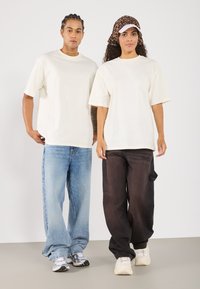 Thumbnail Image 4