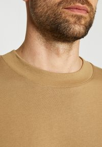 Selected Homme Jednoduché tričko - brown