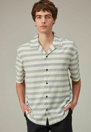 TEXTURED STRIPE WITH CUBAN COLLAR - Pluus - white blue